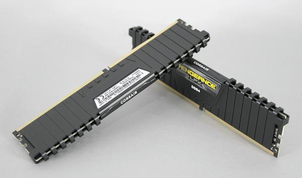 Migliori periferiche hardware: Corsair Vengeance LPX DDR4-3000 16GB