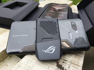 Asus ROG Phone aero active cooler montato