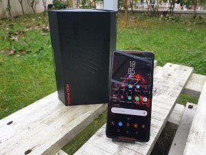 Asus ROG Phone display e lato frontale