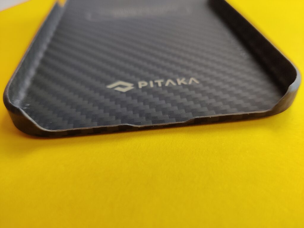 cover Pitaka per iPhone 12 pro max taglio basso