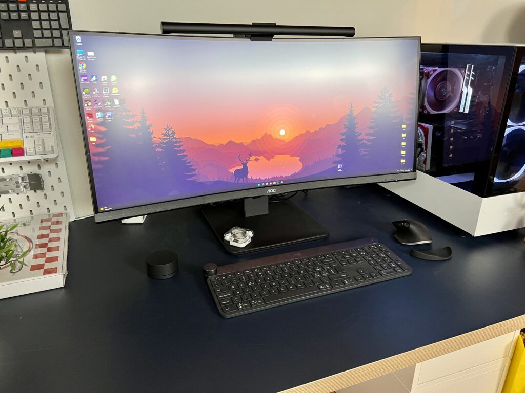 monitor ultrawide AOC CU34P2C in uso con windows