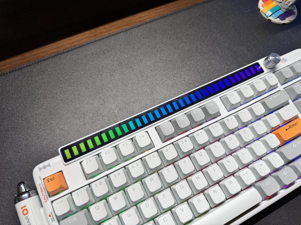 Recensione tastiera meccanica KeysMe Lunar01 - barra led colorata