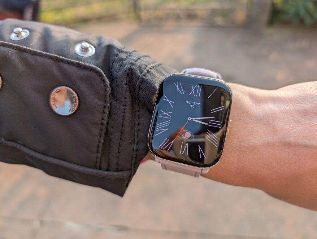 recensione amazfit active - schermo all'aperto