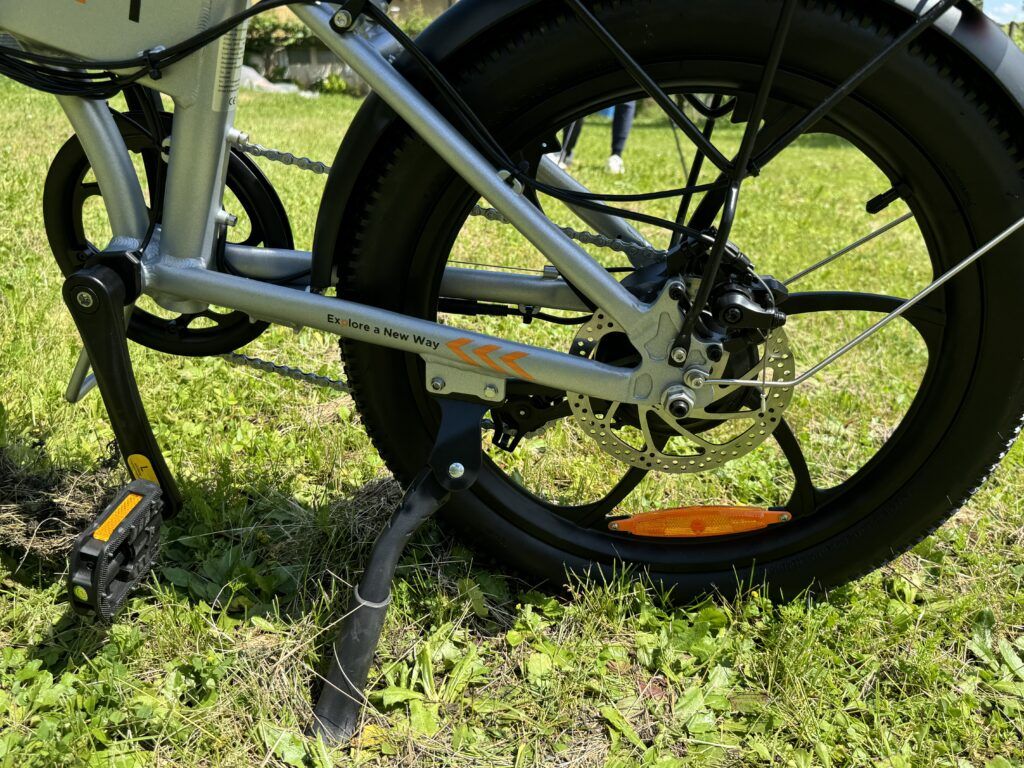 Engwe P1 bici elettrica - freno a disco posteriore e cavalletto