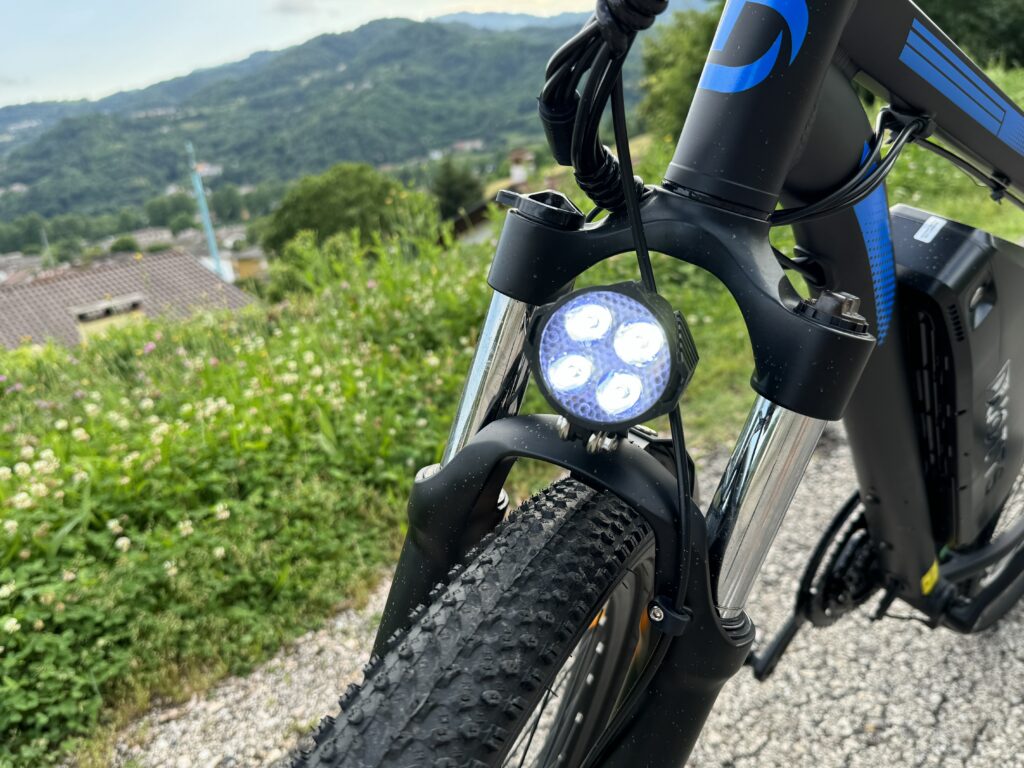 Recensione Duotts C29 bici elettrica - fanale