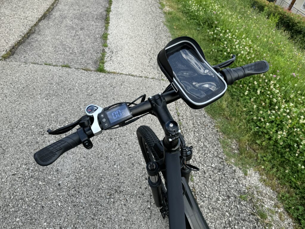 Recensione Duotts C29 bici elettrica - manubrio