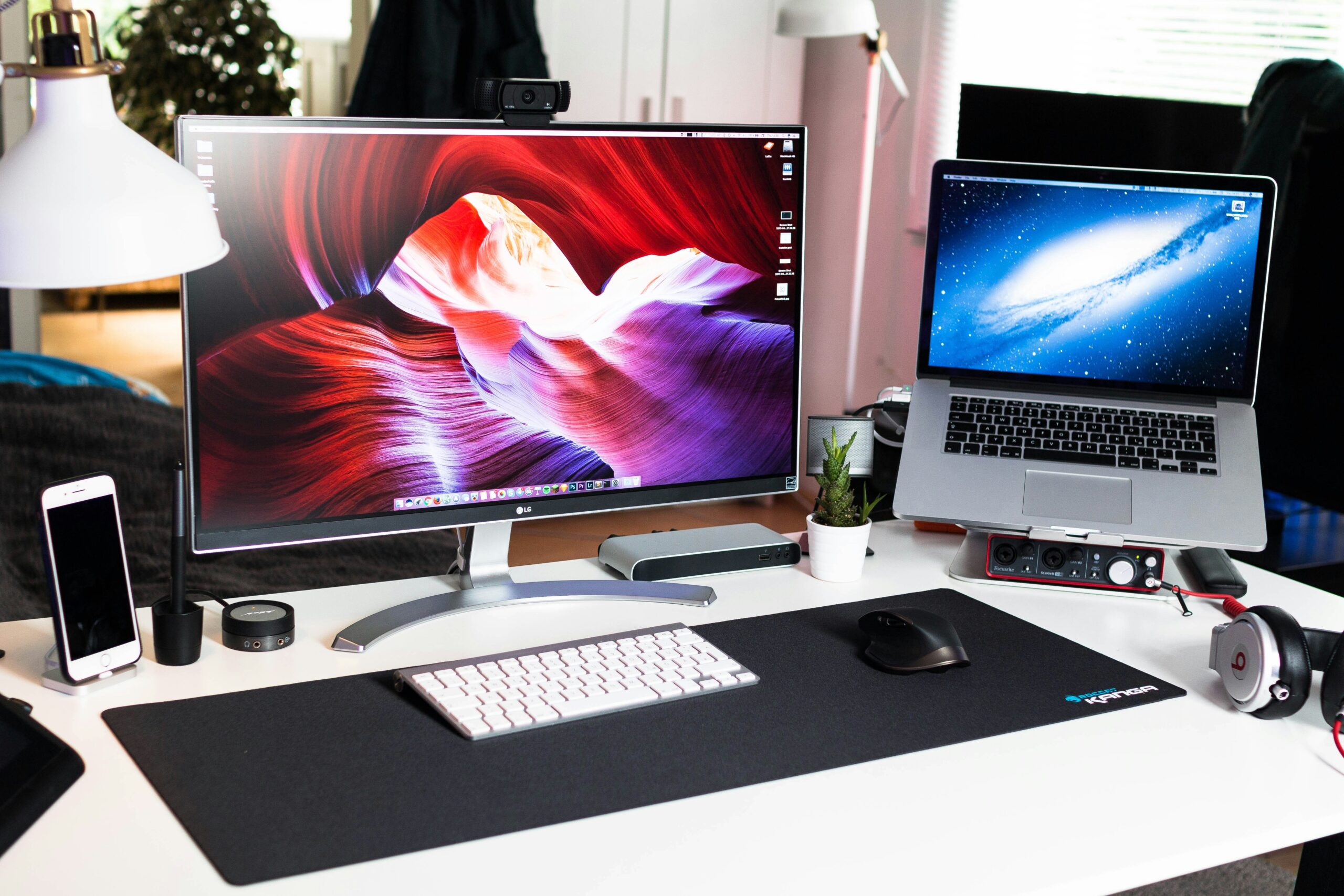 This here is my personal office workspace, which I use to do all my work with. I create UI designs and edit videos on my Macbook Pro which is connected to an awesome 4K LG Display via Thunderbolt. Other daily essentials are my iPhone 7 Plus and my MX Master mouse. I hope you enjoy!