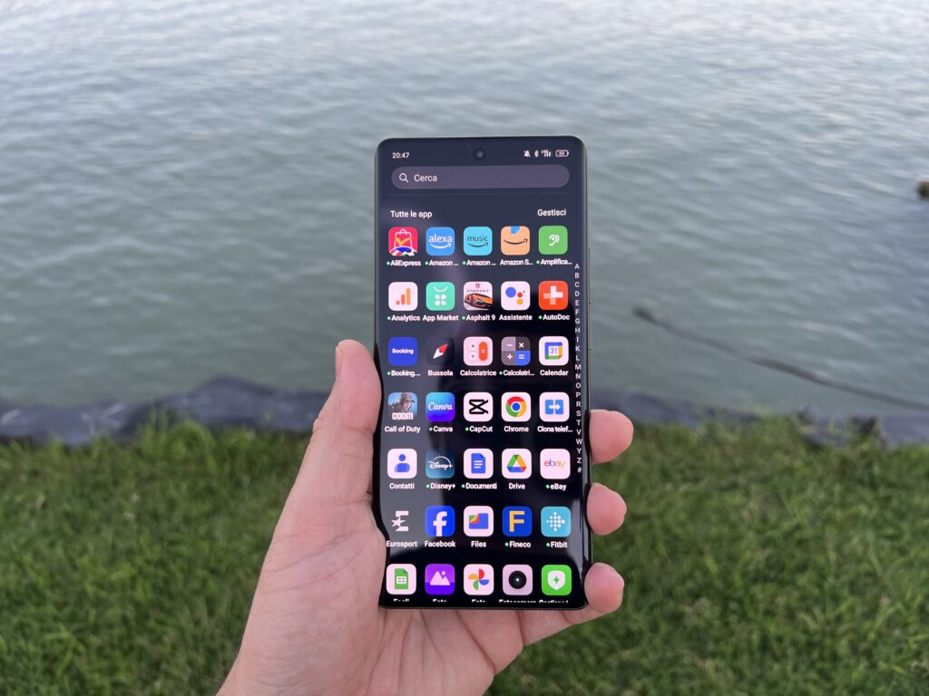 Recensione Realme GT6 - dettaglio dello schermo