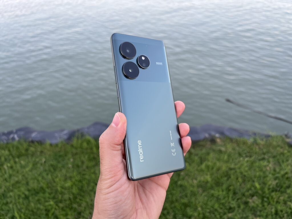 Recensione Realme GT6 - retro