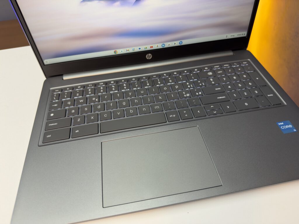 Recensione di Chromebook Plus HP 15a-nb0014nl tastiera