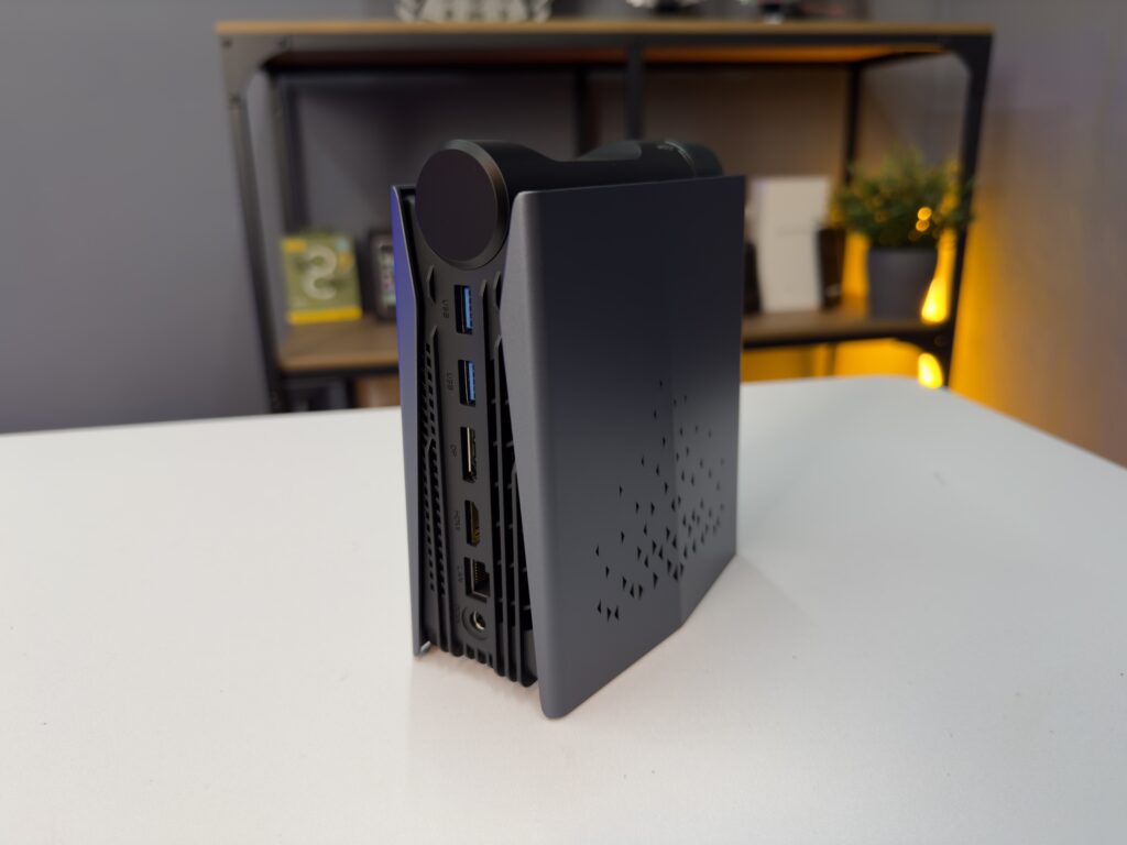 recensione mini pc gaming ouvis amr5 - porte retro