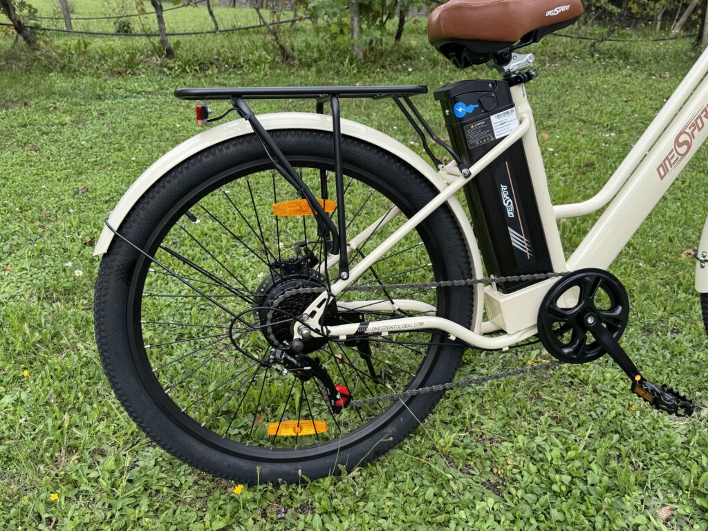 recensione bici elettrica OneSport OT18-3 - motore e ruota posteriore