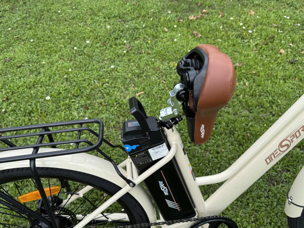 recensione bici elettrica OneSport OT18-3 - rimozione batteria