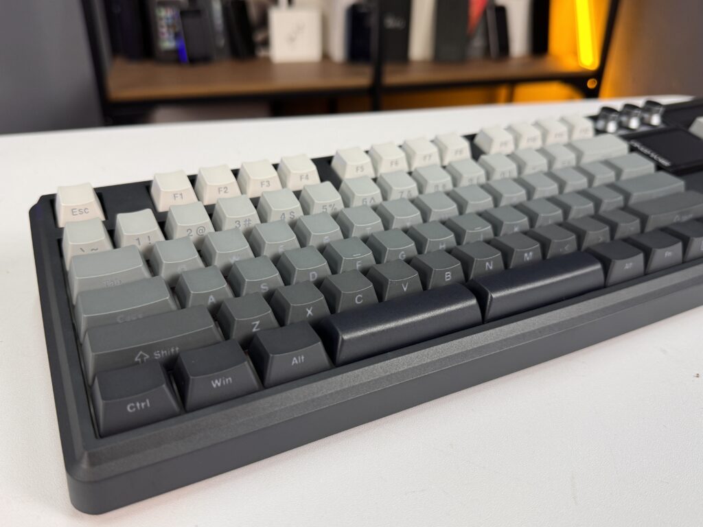 tastiera meccanica SKYLOONG GK104Pro - keycaps vista frontale